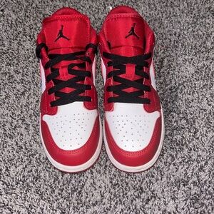 Jordan Air Retro 1, Size 4.5y in Red, Black and White